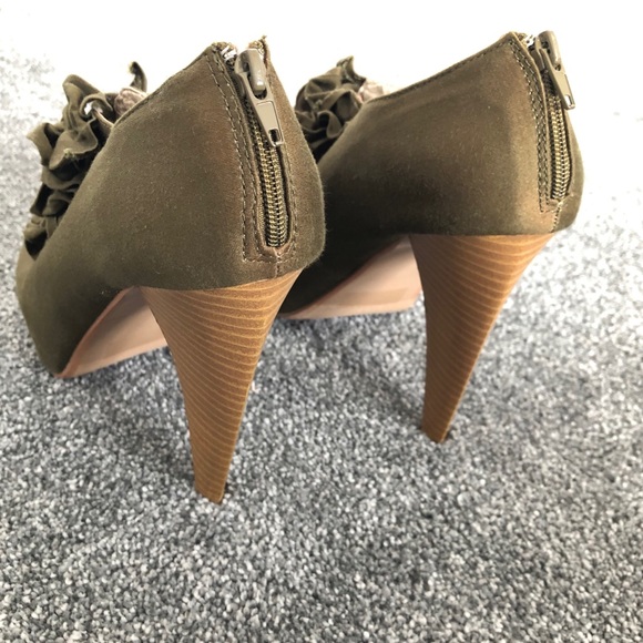 Charlotte Russe Olive Ruffle Cutout Wooden Heels - Picture 4 of 10